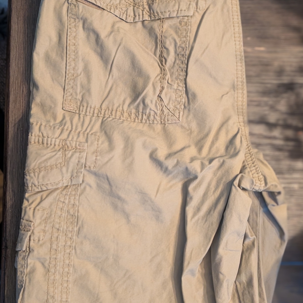 Unionbay Men's Khaki Shorts - Picture 5 of 6